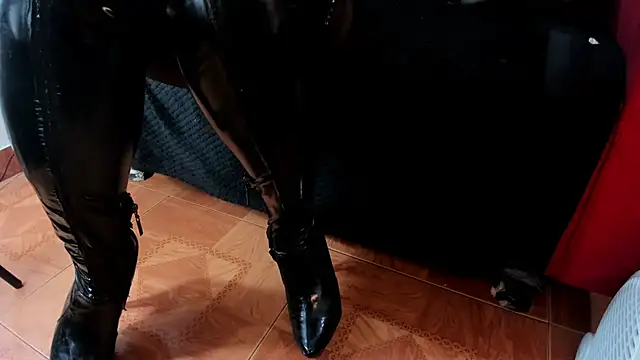 Snapshot of MissVioleta1 chatting on 15, 11, 2025 MissVioleta1 online show from 15, 11, 2025