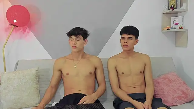 Snapshot of logan_thomas chatting on 4, 3, 2025 logan thomas online show from 4, 3, 2025