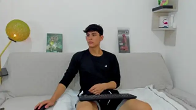 Snapshot of logan_thomas chatting on 9, 11, 2025 logan thomas online show from 9, 11, 2025