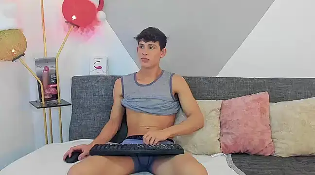 Snapshot of logan_thomas chatting on 21, 12, 2024 logan thomas online show from 21, 12, 2024