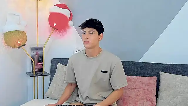 Snapshot of logan_thomas chatting on 19, 12, 2024 logan thomas online show from 19, 12, 2024