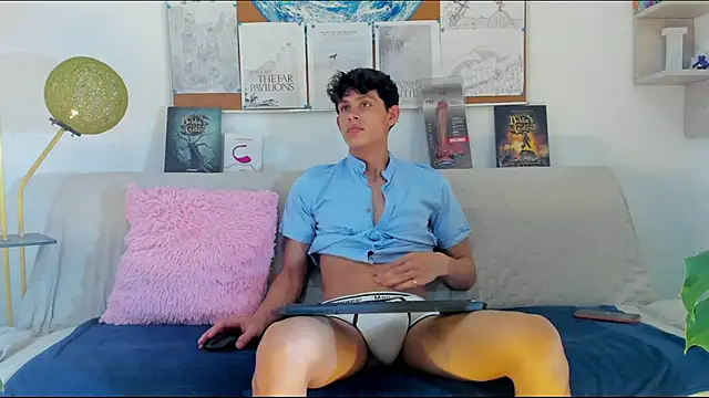 Snapshot of logan_thomas chatting on 29, 6, 2026 logan thomas online show from 29, 6, 2026