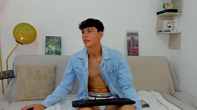 Snapshot of logan_thomas chatting on 26, 10, 2025 logan thomas online show from 26, 10, 2025