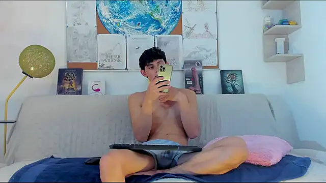 Snapshot of logan_thomas chatting on 19, 7, 2026 logan thomas online show from 19, 7, 2026