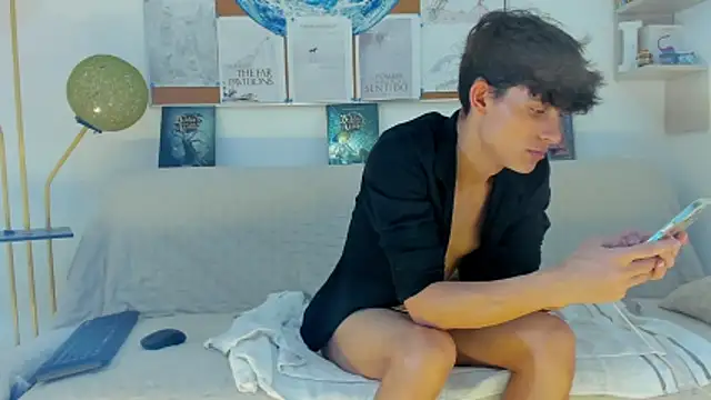 Snapshot of logan_thomas chatting on 2, 2, 2026 logan thomas online show from 2, 2, 2026