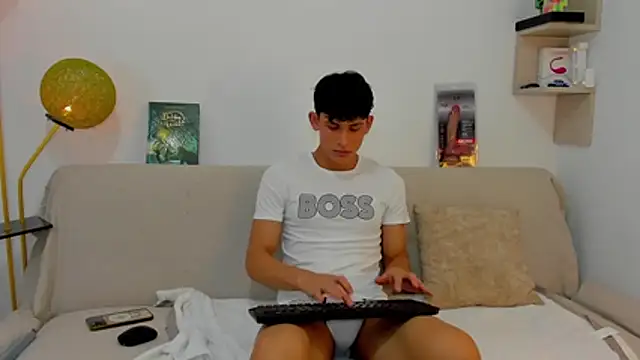 Snapshot of logan_thomas chatting on 28, 10, 2025 logan thomas online show from 28, 10, 2025