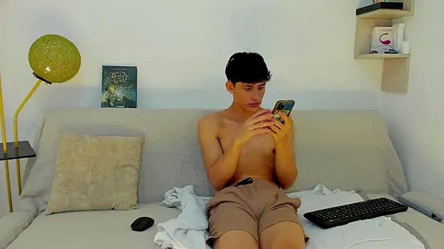 Snapshot of logan_thomas chatting on 16, 11, 2025 logan thomas online show from 16, 11, 2025