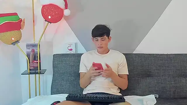 Snapshot of logan_thomas chatting on 29, 12, 2024 logan thomas online show from 29, 12, 2024