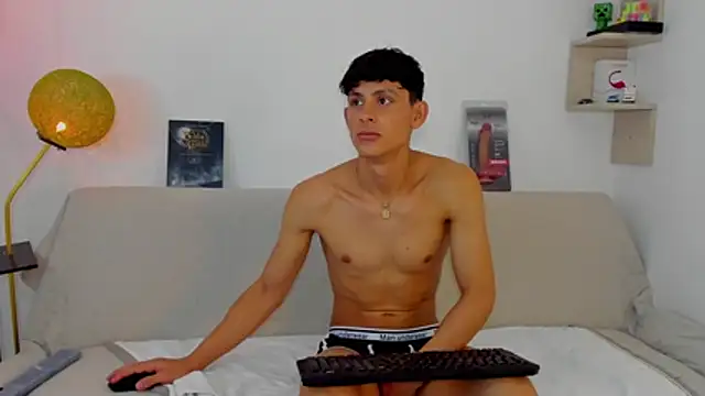 Snapshot of logan_thomas chatting on 24, 10, 2025 logan thomas online show from 24, 10, 2025