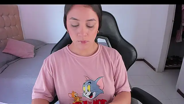 EmmaGrace1999 online show from 6, 12, 2024