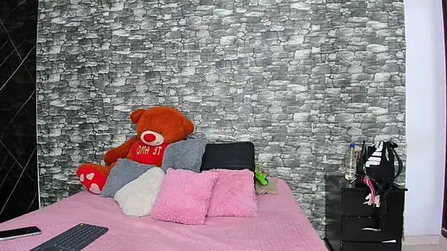 Snapshot of HeidyWillss chatting on 14, 11, 2025 HeidyWillss online show from 14, 11, 2025