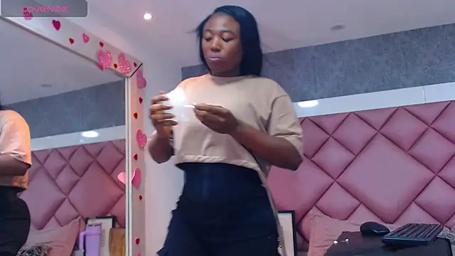 Snapshot of DanielaDuff chatting on 16, 6, 2026 DanielaDuff online show from 16, 6, 2026