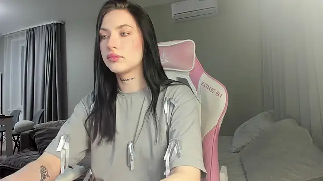 JenniferQueen11 online show from 13, 3, 2025