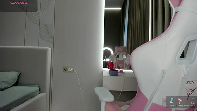 JenniferQueen11 online show from 17, 5, 2026