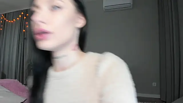 JenniferQueen11 online show from 24, 10, 2025