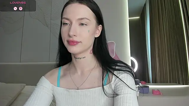 JenniferQueen11 online show from 9, 5, 2026