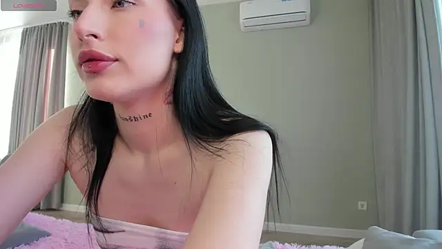 JenniferQueen11 online show from 27, 9, 2025