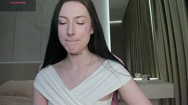 JenniferQueen11 online show from 4, 6, 2026