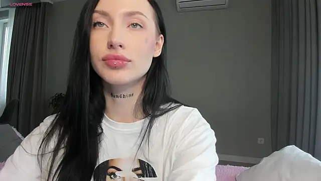 JenniferQueen11 online show from 28, 9, 2025