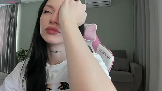 JenniferQueen11 online show from 16, 10, 2025