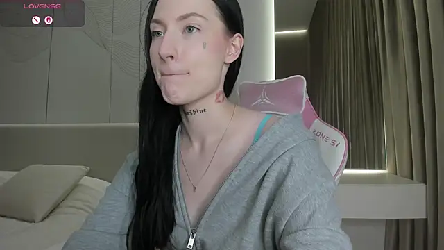 Snapshot of JenniferQueen11 chatting on 12, 7, 2026 JenniferQueen11 online show from 12, 7, 2026