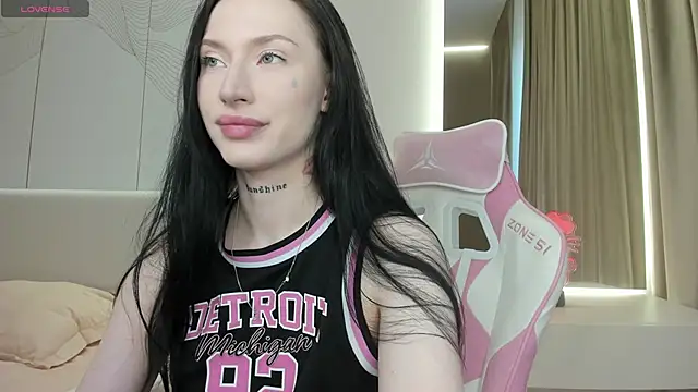 Snapshot of JenniferQueen11 chatting on 15, 6, 2026 JenniferQueen11 online show from 15, 6, 2026