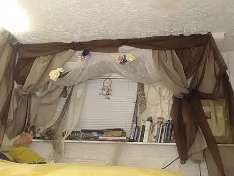 Snapshot of MaxiMillz chatting on 7, 2, 2026 MaxiMillz online show from 7, 2, 2026