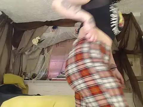 Snapshot of MaxiMillz chatting on 9, 2, 2026 MaxiMillz online show from 9, 2, 2026