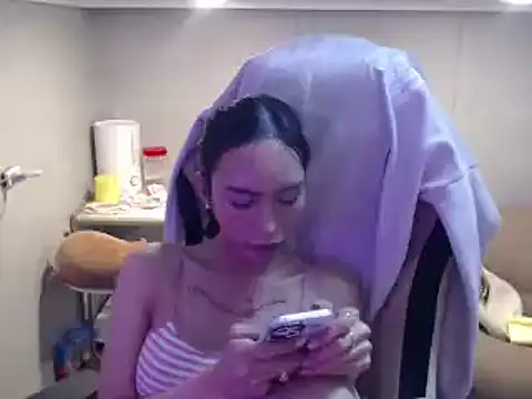 sexybigcockandtits online show from 4, 3, 2025