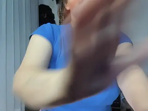 lorenitabella online show from 15, 10, 2025