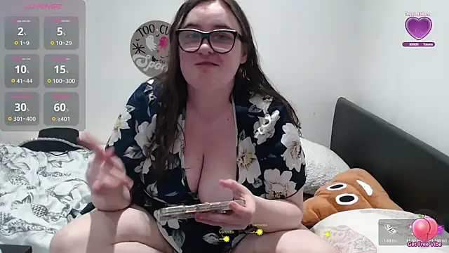 Rebecca Summer online show from 17, 10, 2025