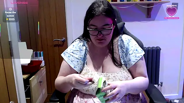 Rebecca Summer online show from 8, 4, 2026