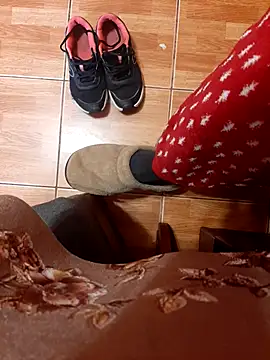 feet toes online show from 23, 3, 2026
