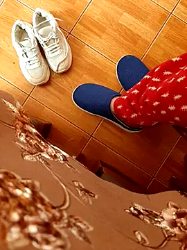 feet toes online show from 30, 10, 2025