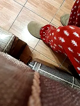 feet toes online show from 27, 2, 2025