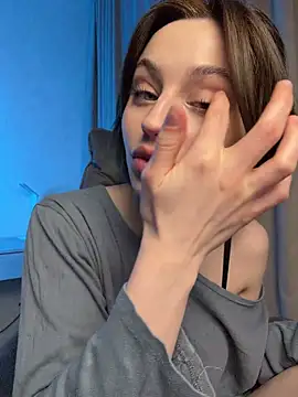 Camilla Railian online show from 5, 5, 2026