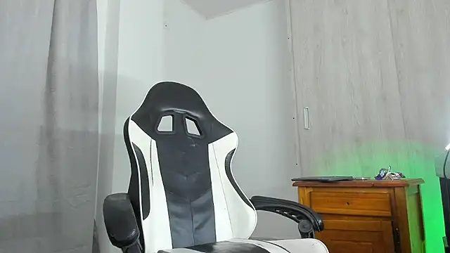 YeremiBrowm online show from 10, 9, 2025