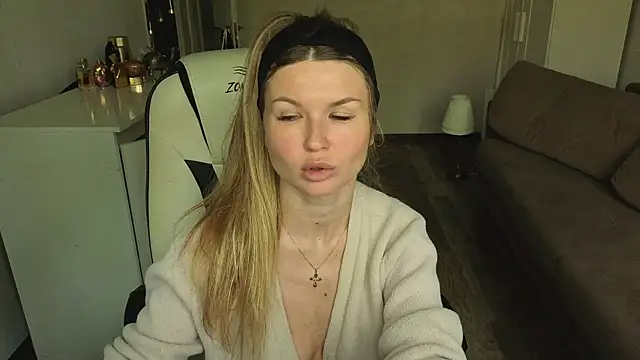 AngelMiaM online show from 9, 5, 2026