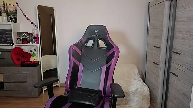 TinniAngel online show from 3, 2, 2026