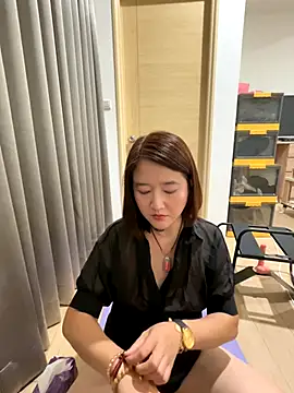 Snapshot of Tw_Angellovers chatting on 12, 11, 2025 Tw Angellovers online show from 12, 11, 2025