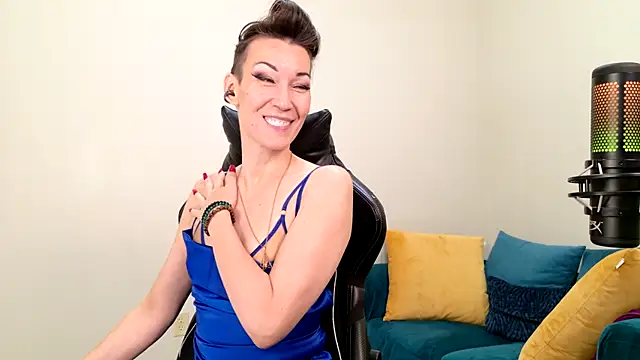 EveEnigma online show from 6, 2, 2025