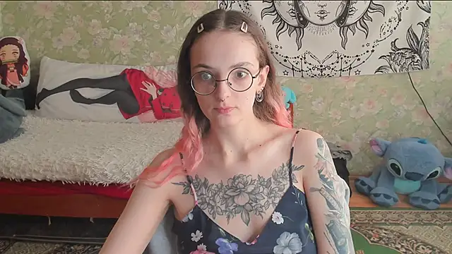 Cutie Adelia online show from 19, 4, 2026