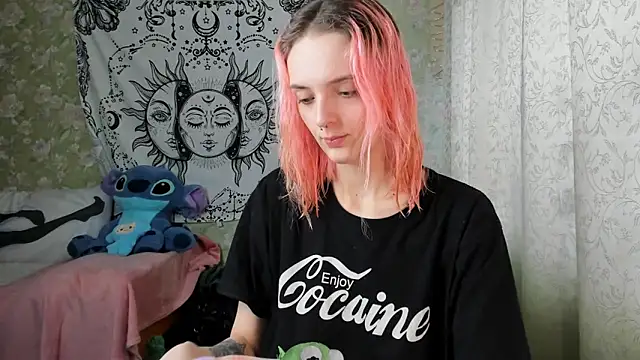 Cutie Adelia online show from 25, 1, 2025