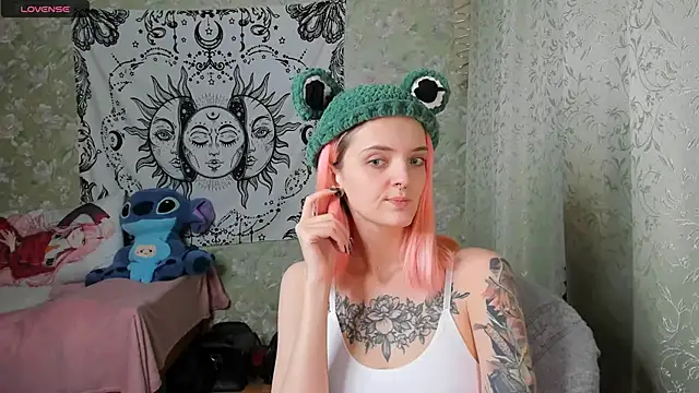 Cutie Adelia online show from 7, 1, 2025