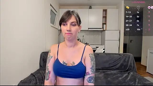 StacyTigerr online show from 25, 1, 2025