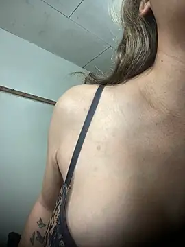 Snapshot of HugeKatarinaTS chatting on 14, 2, 2026 HugeKatarinaTS online show from 14, 2, 2026