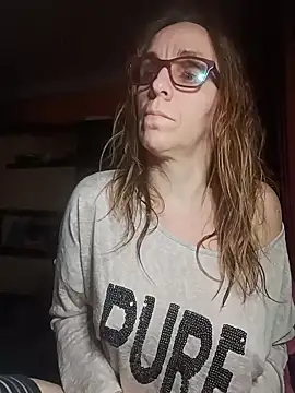 Snapshot of Dettybitch40 chatting on 19, 12, 2025 Dettybitch40 online show from 19, 12, 2025