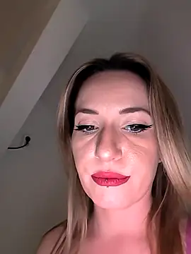 Snapshot of GangBangKitty chatting on 4, 5, 2026 GangBangKitty online show from 4, 5, 2026