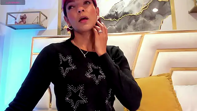 HannaPetit online show from 8, 11, 2025