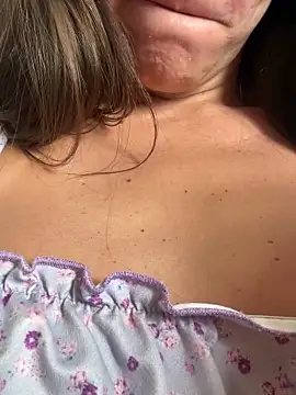 Snapshot of Emmabee123 chatting on 10, 4, 2026 Emmabee123 online show from 10, 4, 2026